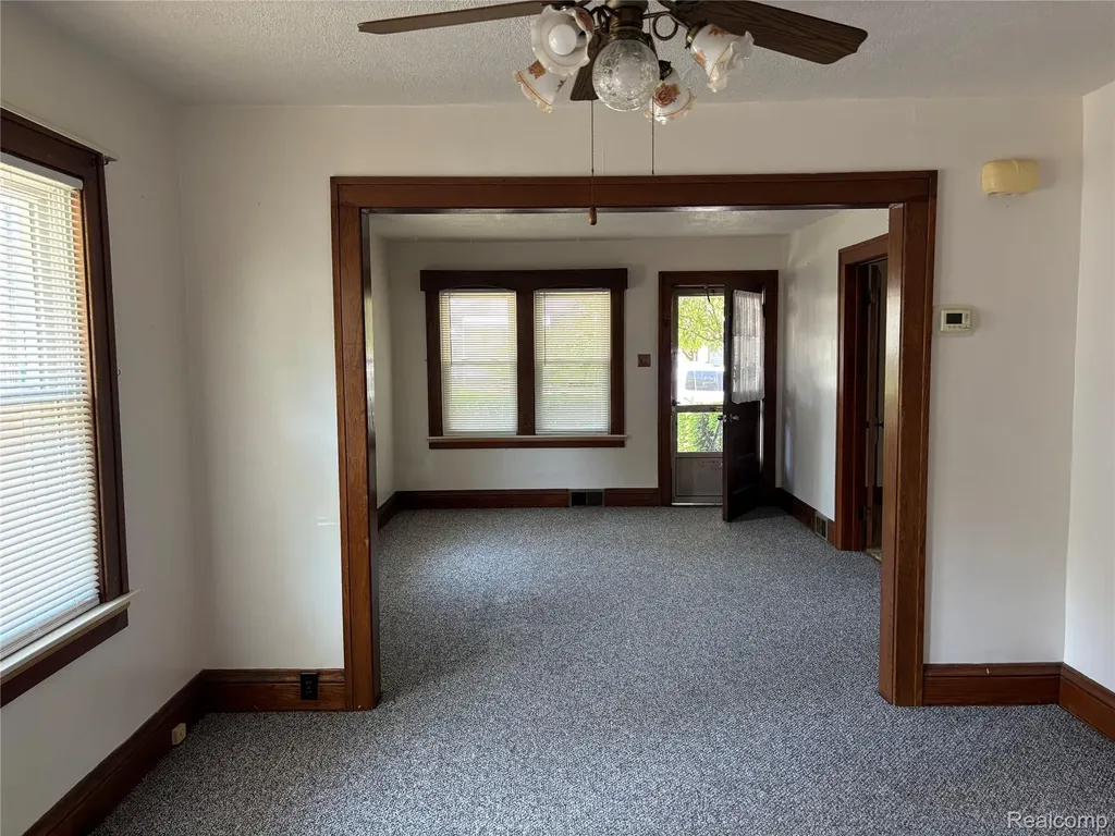 28 Lincoln Street Oxford Village MI 48371