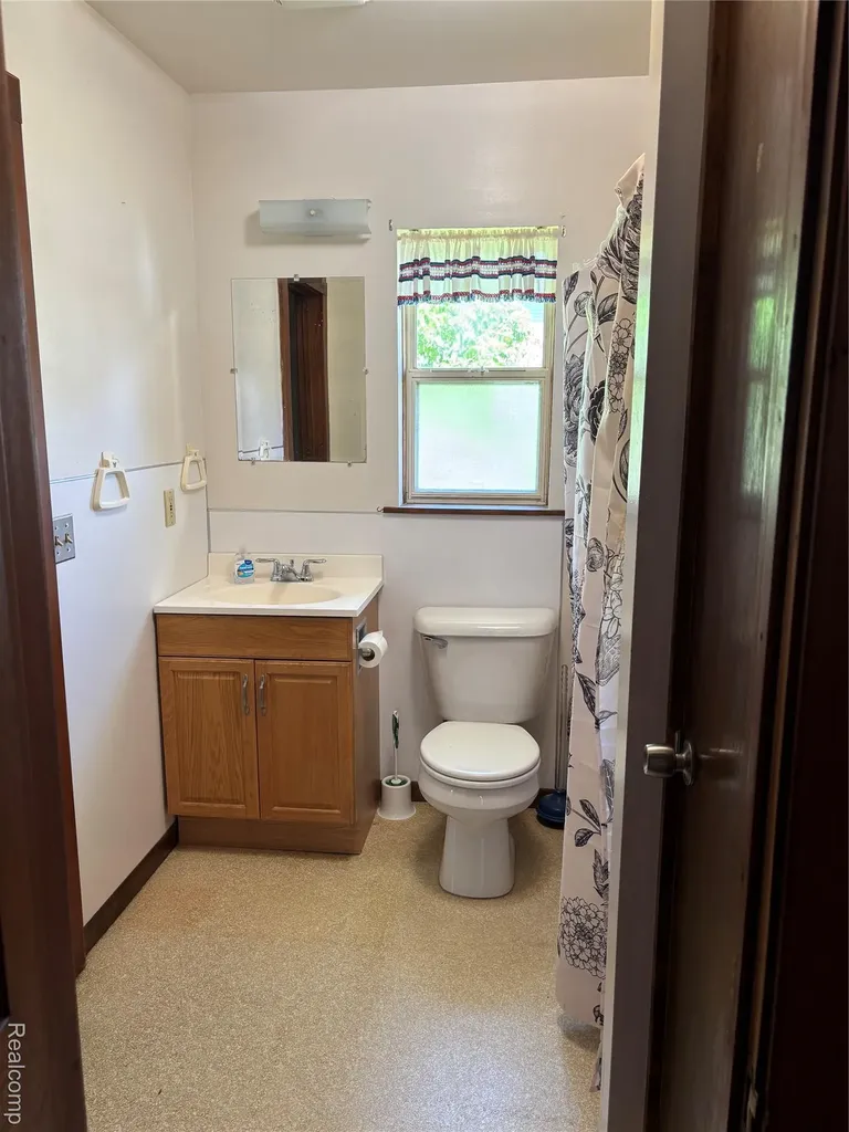 28 Lincoln Street Oxford Village MI 48371