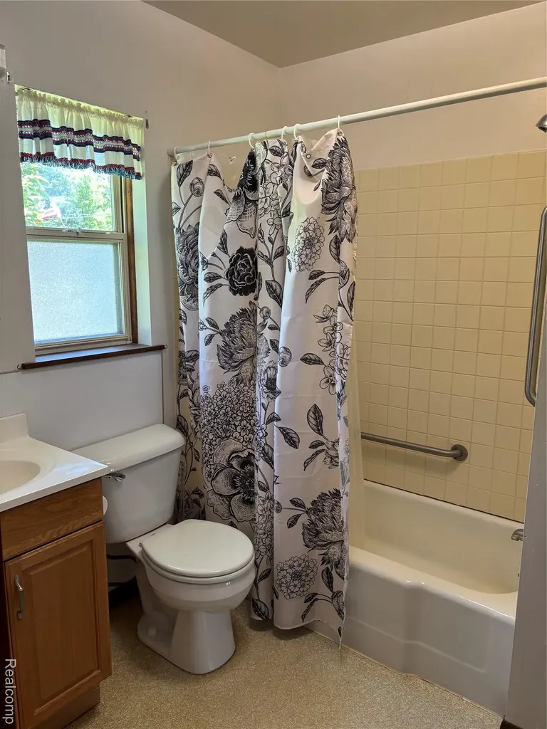 28 Lincoln Street Oxford Village MI 48371