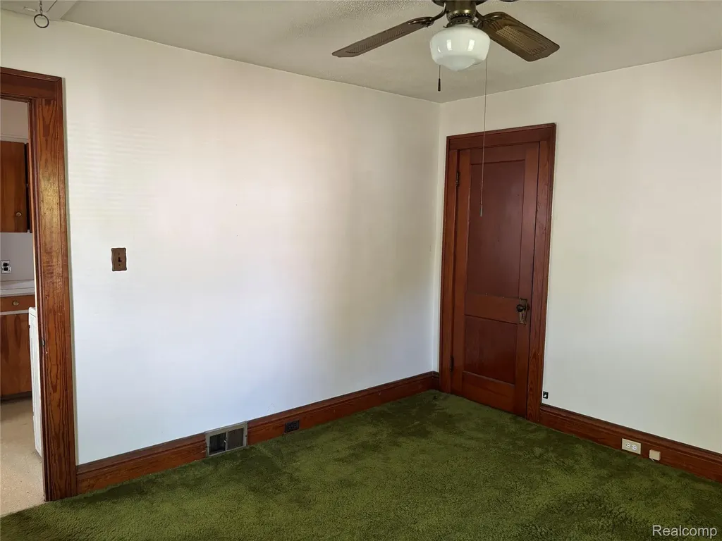 28 Lincoln Street Oxford Village MI 48371