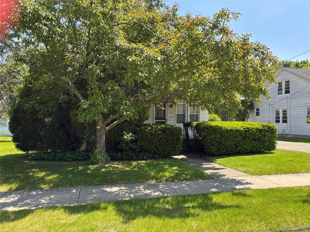 28 Lincoln Street Oxford Village MI 48371