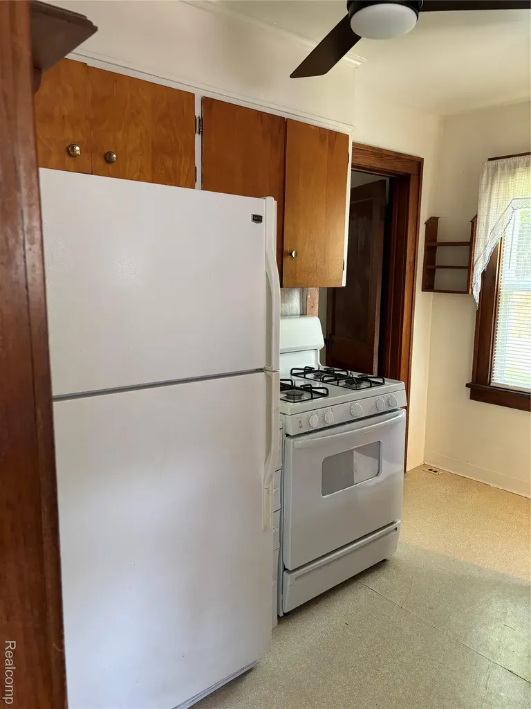 28 Lincoln Street Oxford Village MI 48371
