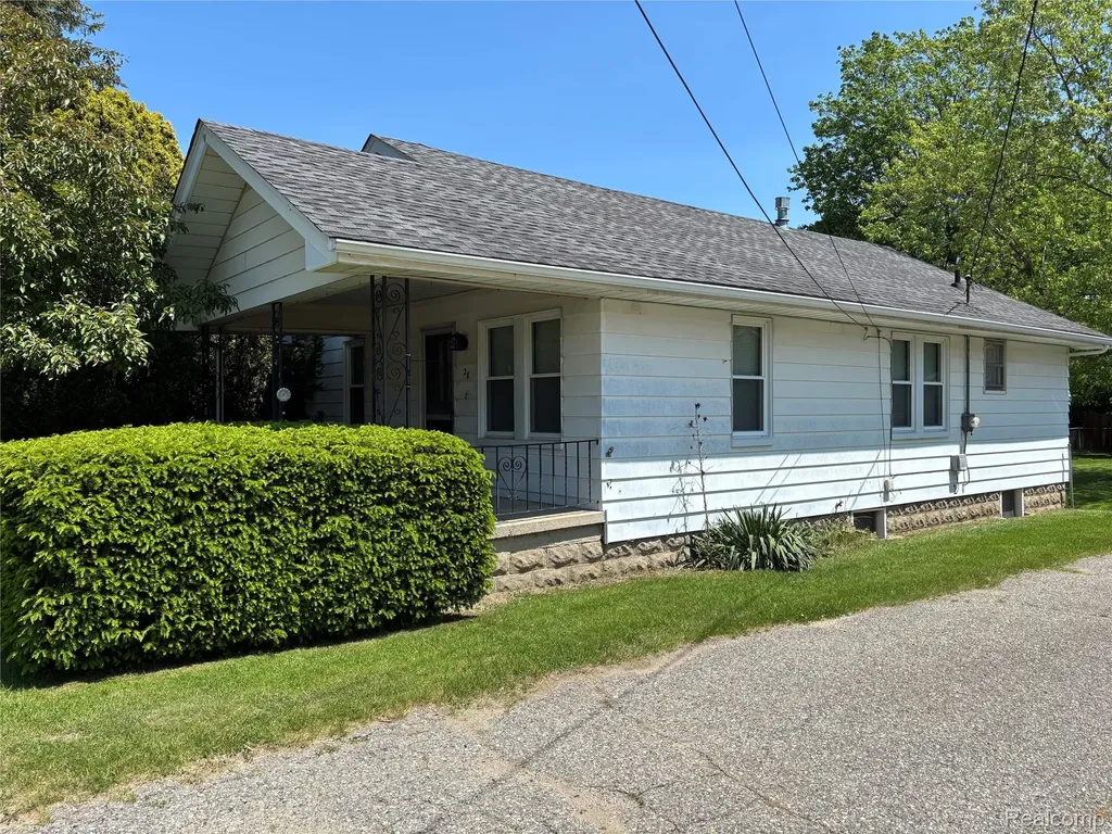 28 Lincoln Street Oxford Village MI 48371
