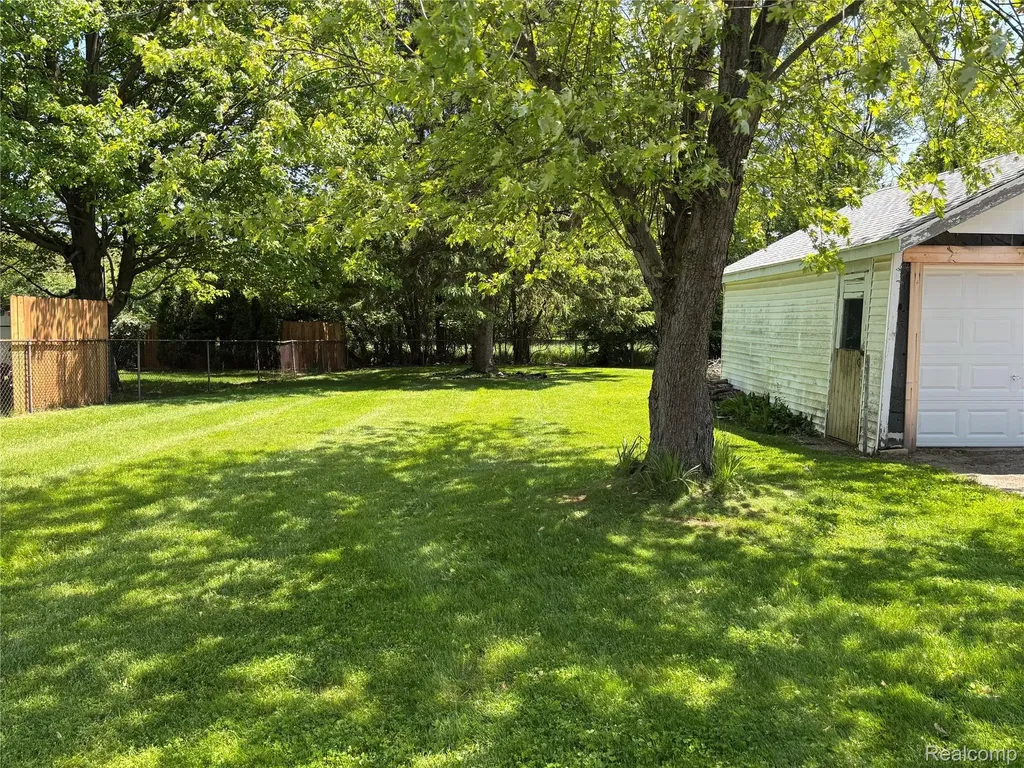 28 Lincoln Street Oxford Village MI 48371