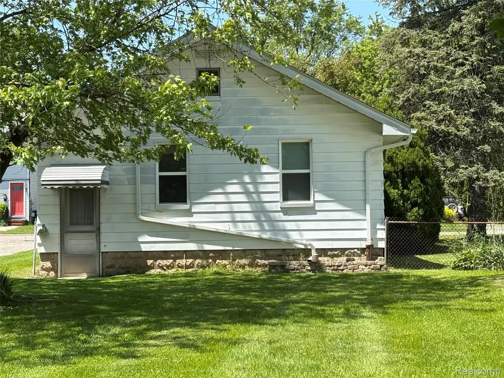 28 Lincoln Street Oxford Village MI 48371