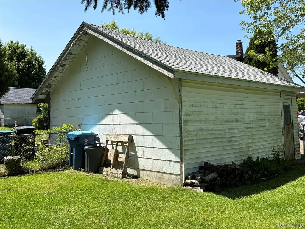 28 Lincoln Street Oxford Village MI 48371