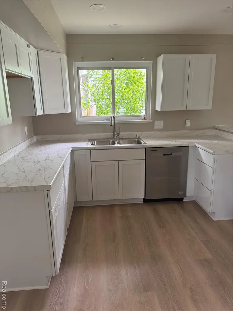 4227 Crooks Road Royal Oak City MI 48073