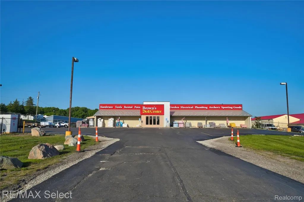 7281 S State Road Goodrich Village MI 48438
