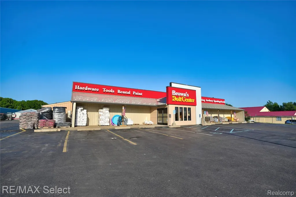 7281 S State Road Goodrich Village MI 48438