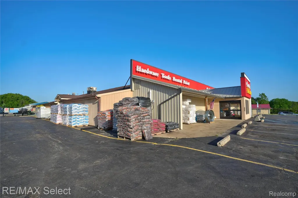 7281 S State Road Goodrich Village MI 48438
