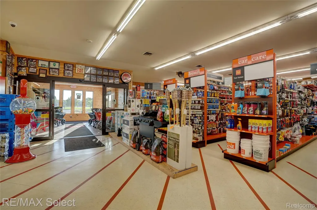 7281 S State Road Goodrich Village MI 48438