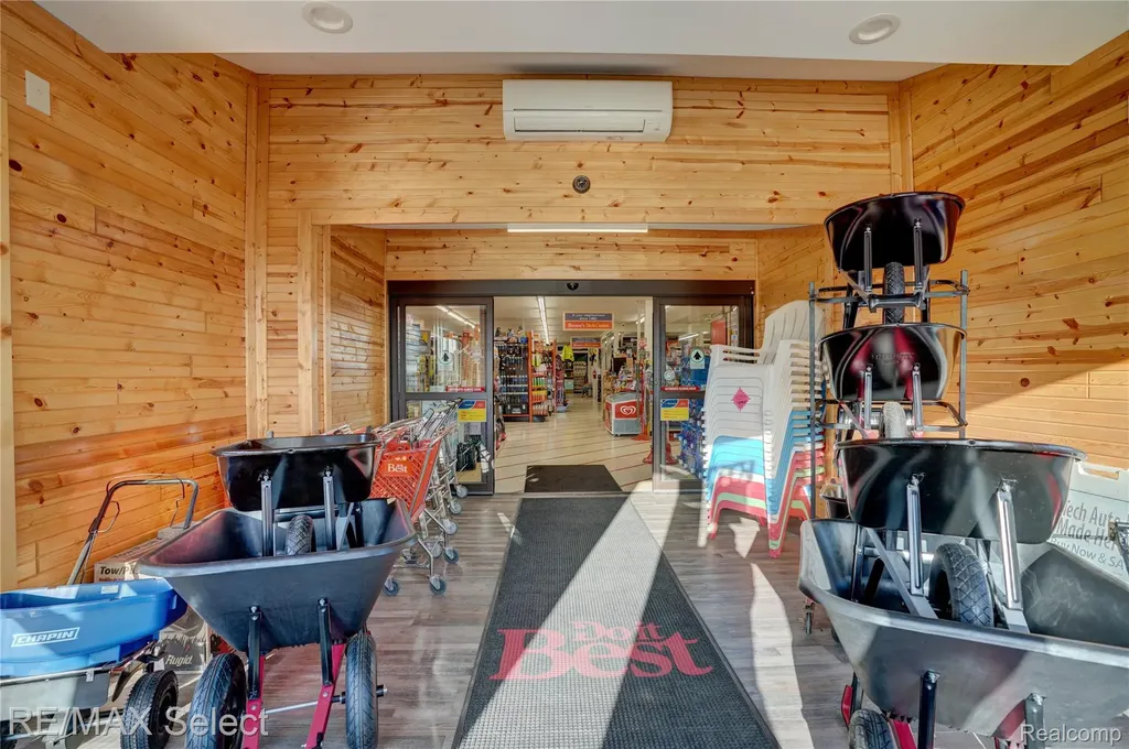 7281 S State Road Goodrich Village MI 48438
