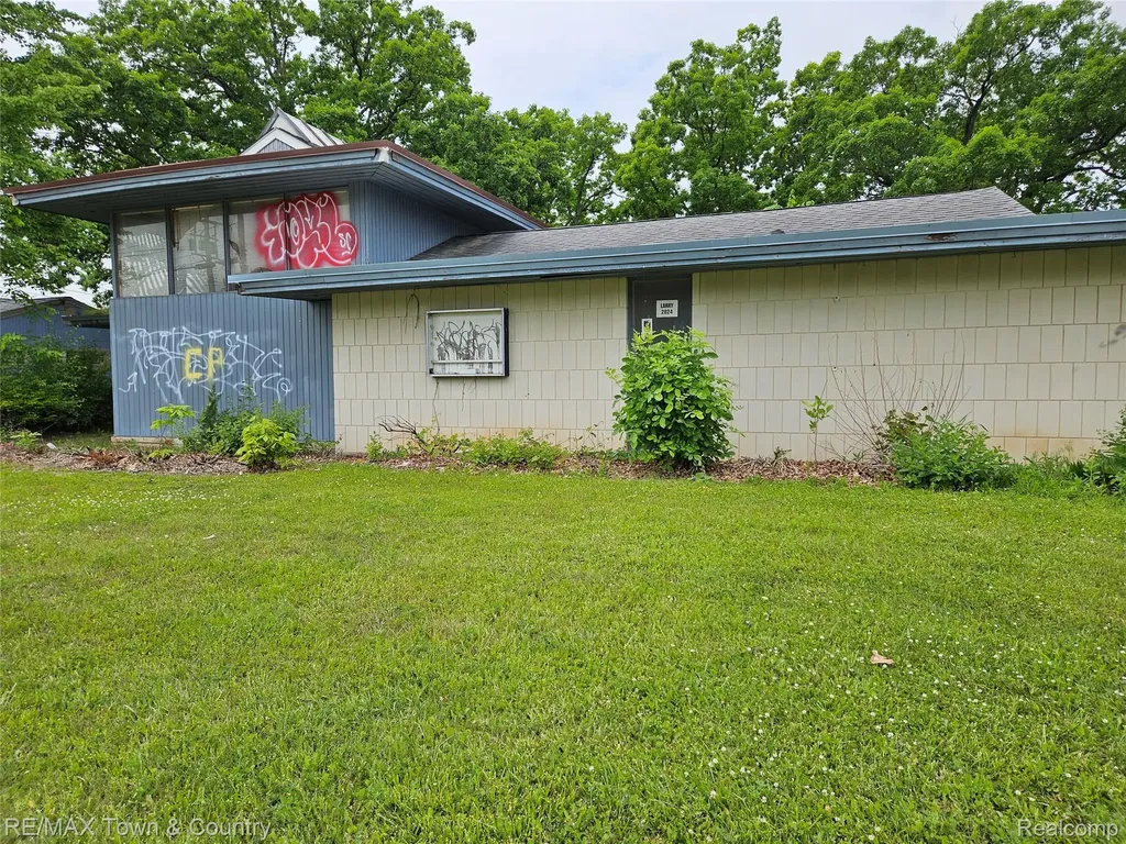 4233 Clio Road Flint City MI 48504