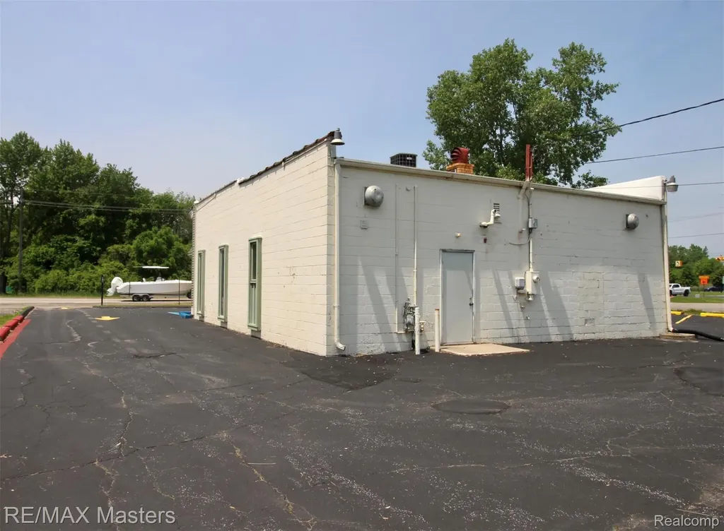 33053 W Jefferson Avenue Brownstown Charter Township MI 48173