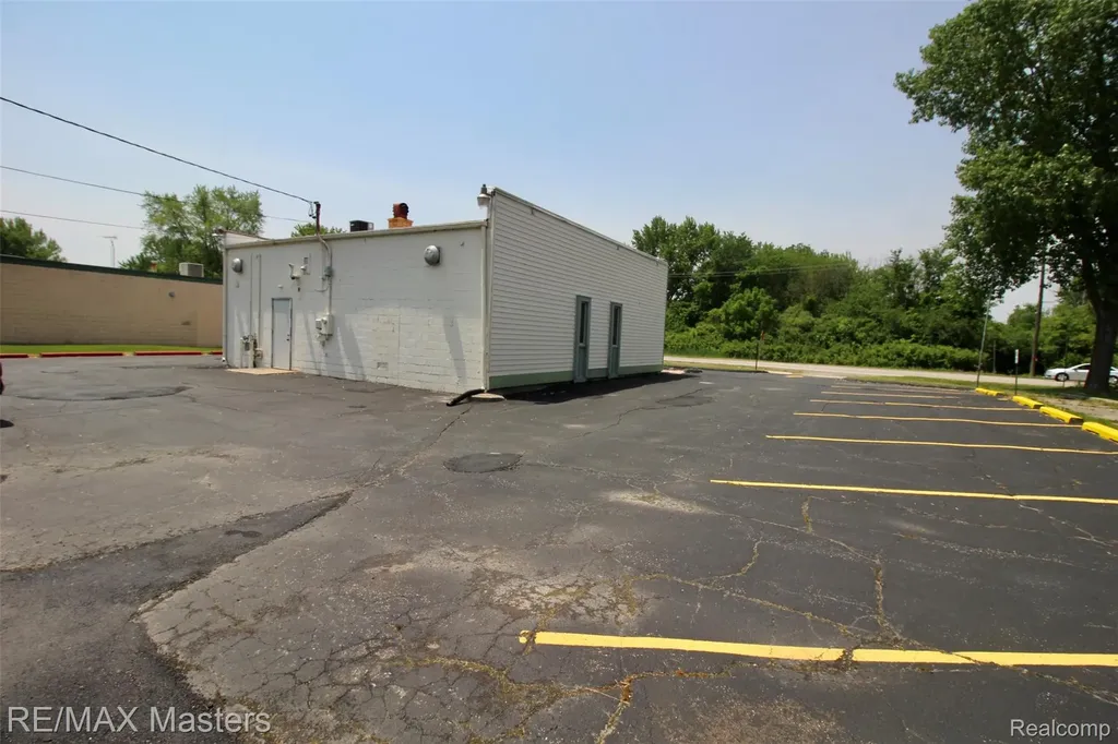 33053 W Jefferson Avenue Brownstown Charter Township MI 48173