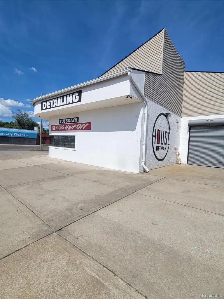 16041 W 7 Mile Road Detroit City MI 48235