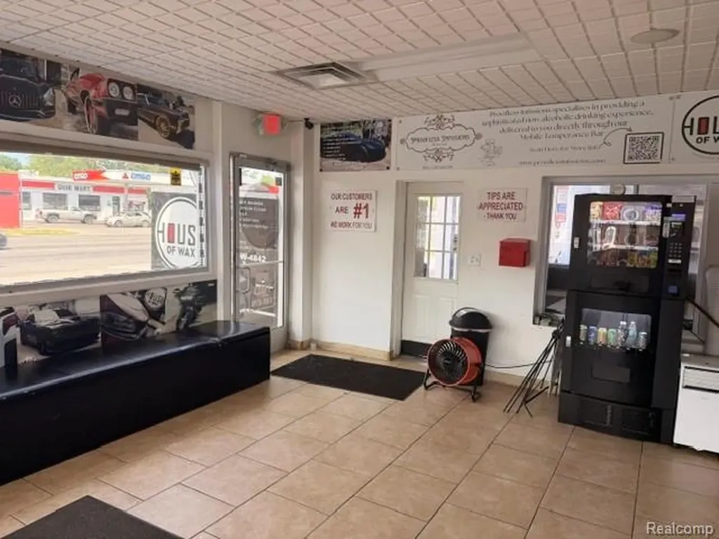 16041 W 7 Mile Road Detroit City MI 48235