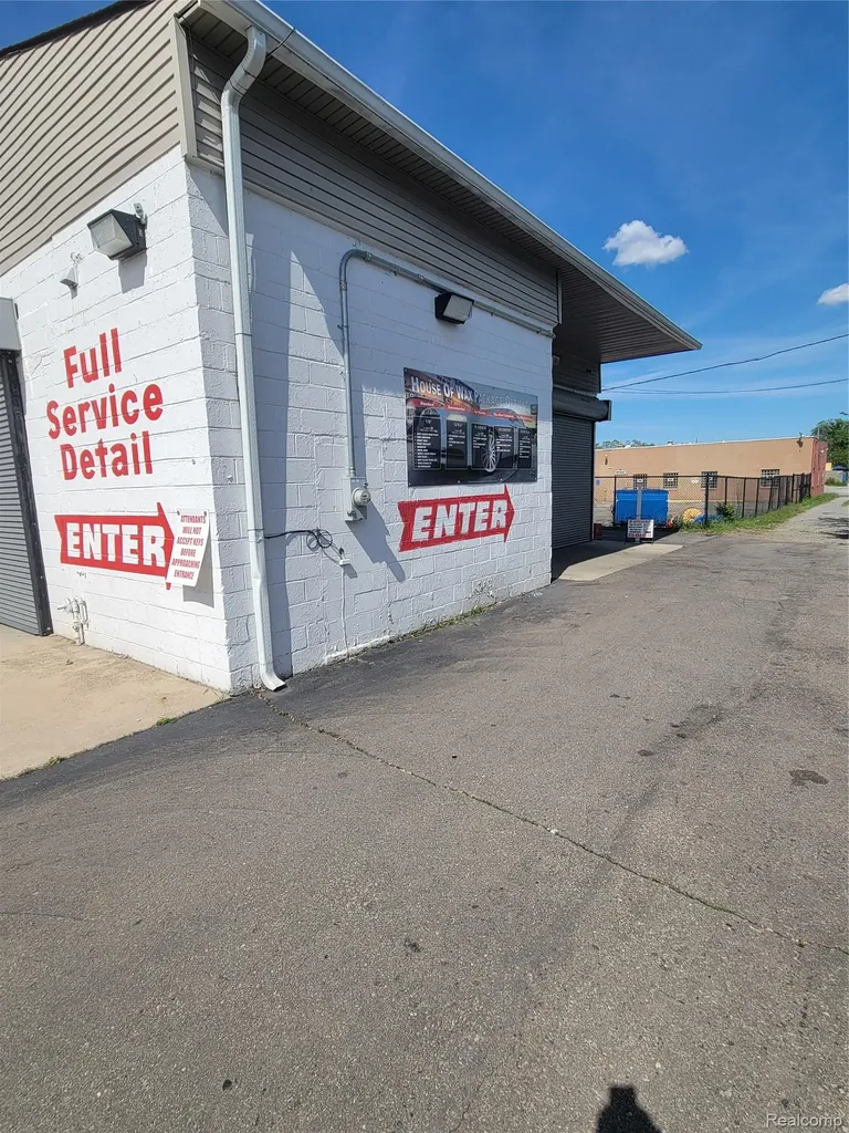 16041 W 7 Mile Road Detroit City MI 48235