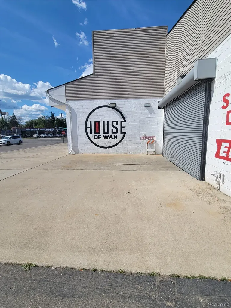 16041 W 7 Mile Road Detroit City MI 48235