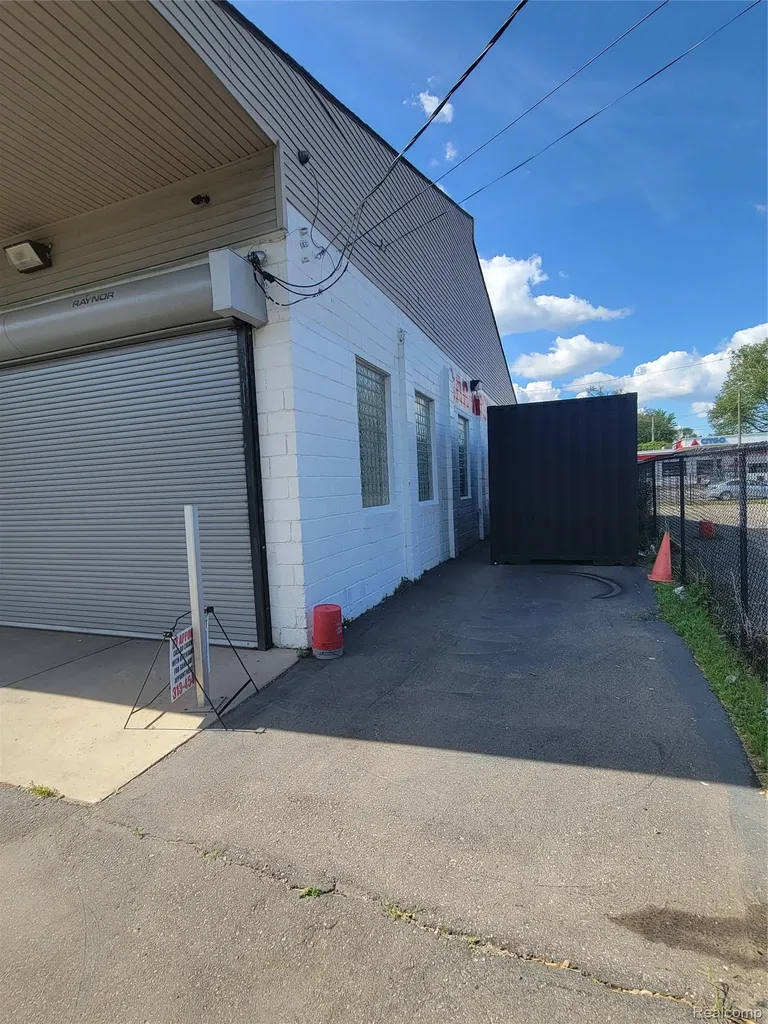16041 W 7 Mile Road Detroit City MI 48235