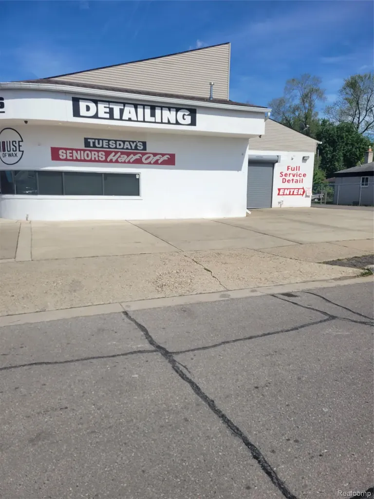 16041 W 7 Mile Road Detroit City MI 48235