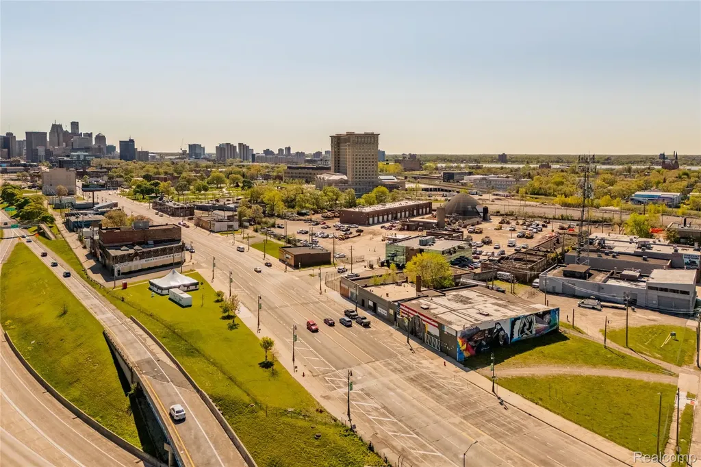 2647 Michigan Avenue Detroit City MI 48216