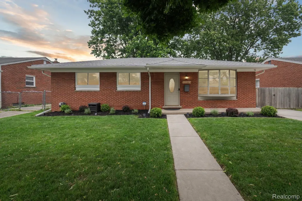 27260 Norma Drive Warren City MI 48093