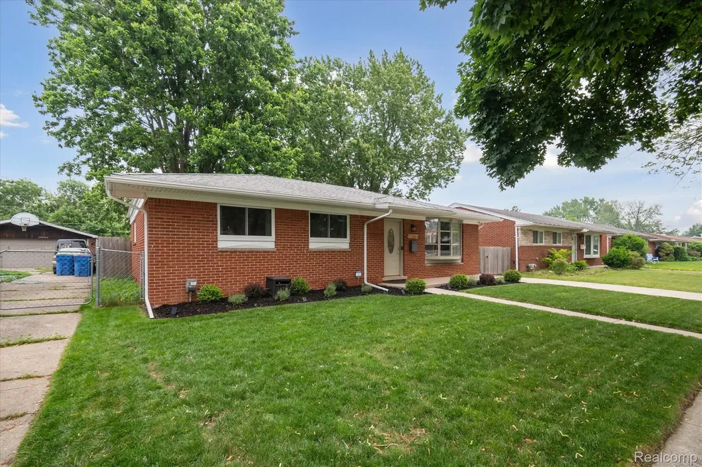 27260 Norma Drive Warren City MI 48093