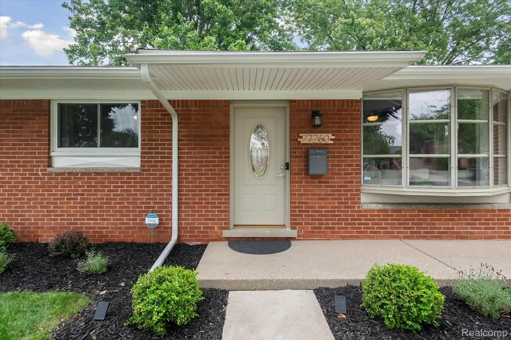 27260 Norma Drive Warren City MI 48093