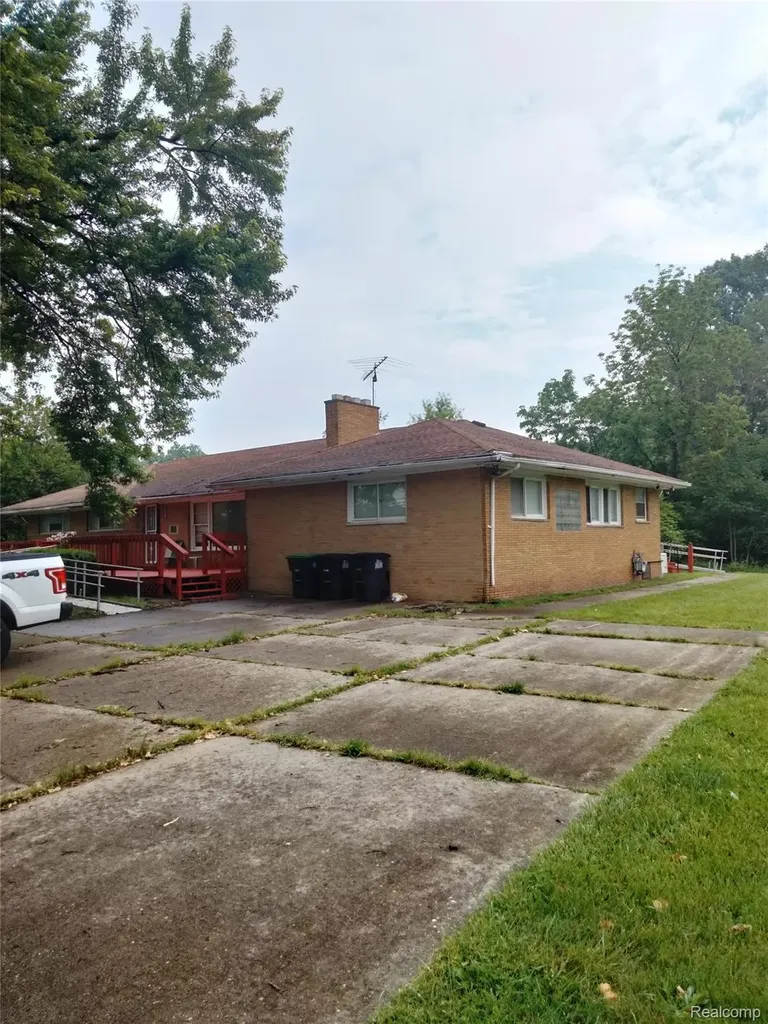 15475 Pardee Road Taylor City MI 48180