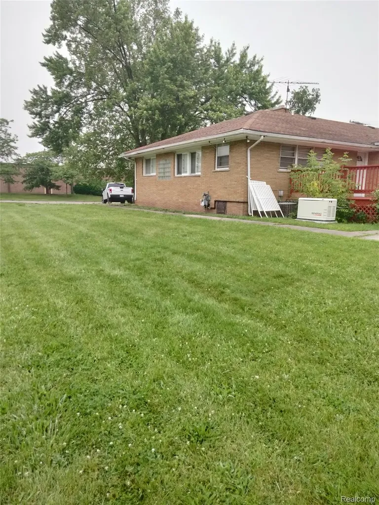 15475 Pardee Road Taylor City MI 48180
