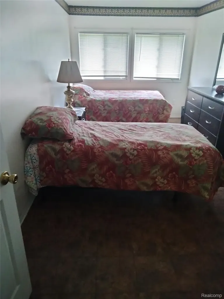 15475 Pardee Road Taylor City MI 48180