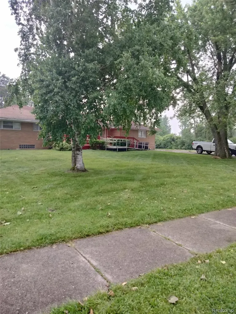 15475 Pardee Road Taylor City MI 48180