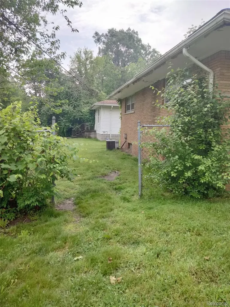 15475 Pardee Road Taylor City MI 48180