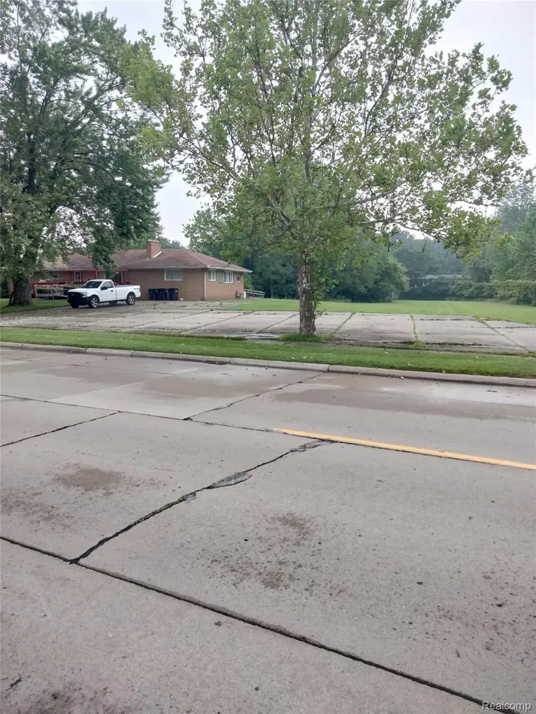 15475 Pardee Road Taylor City MI 48180