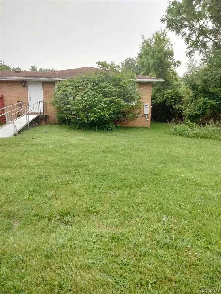15475 Pardee Road Taylor City MI 48180
