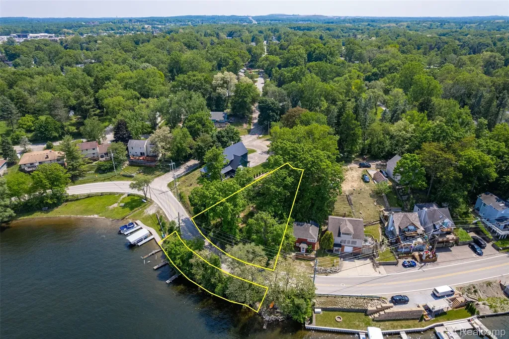 411 Heights Road Lake Orion Village MI 48362