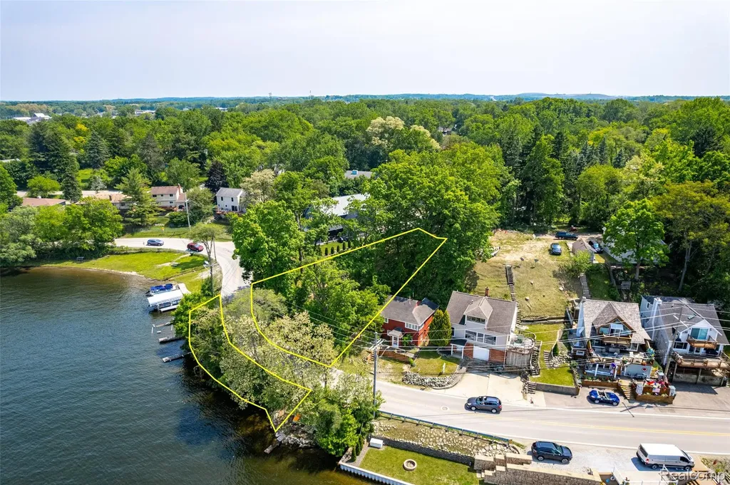 411 Heights Road Lake Orion Village MI 48362