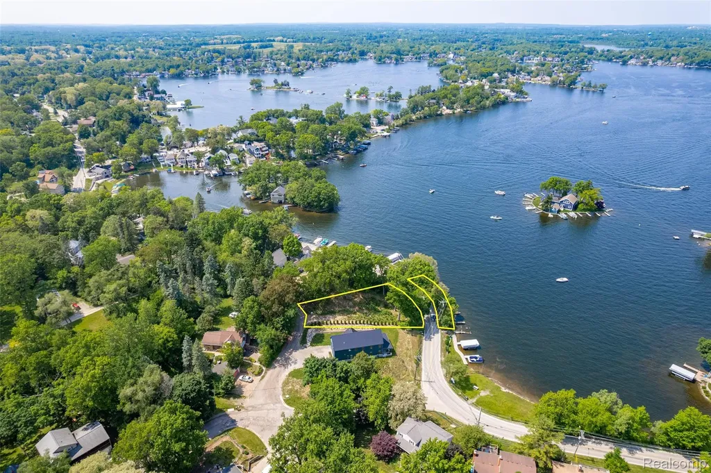 411 Heights Road Lake Orion Village MI 48362