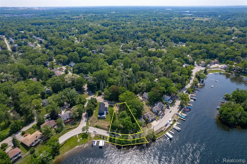 411 Heights Road Lake Orion Village MI 48362