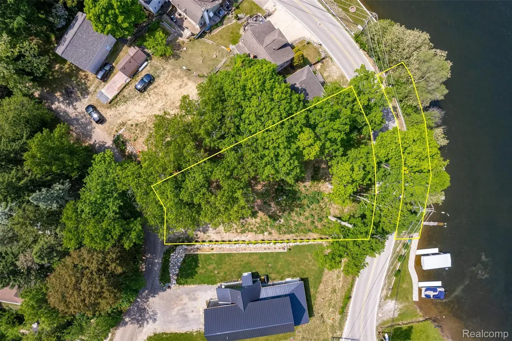 411 Heights Road Lake Orion Village MI 48362