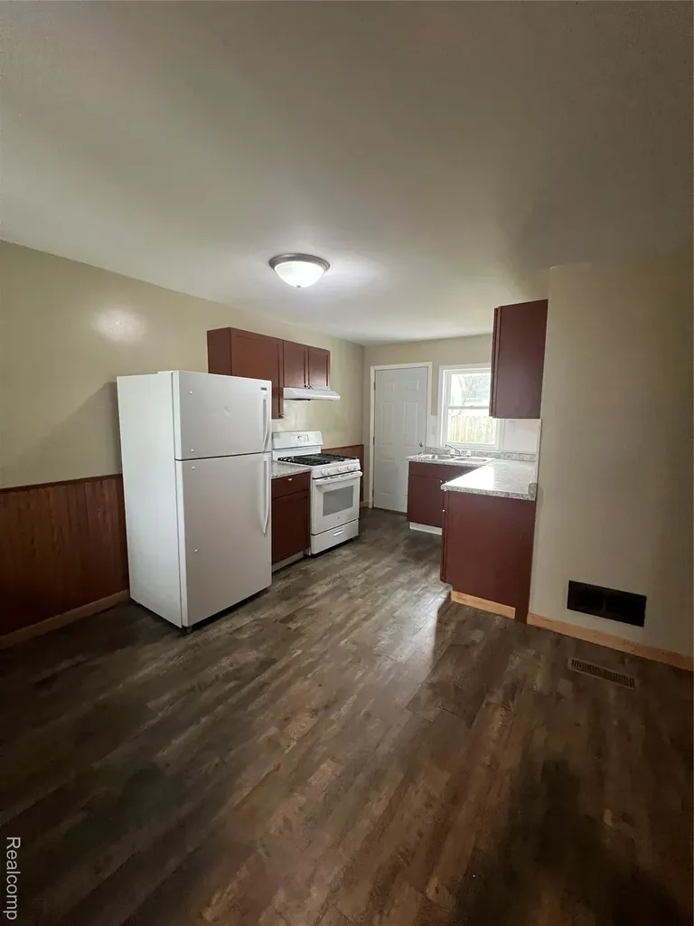 1509 Monroe Street Saginaw City MI 48602