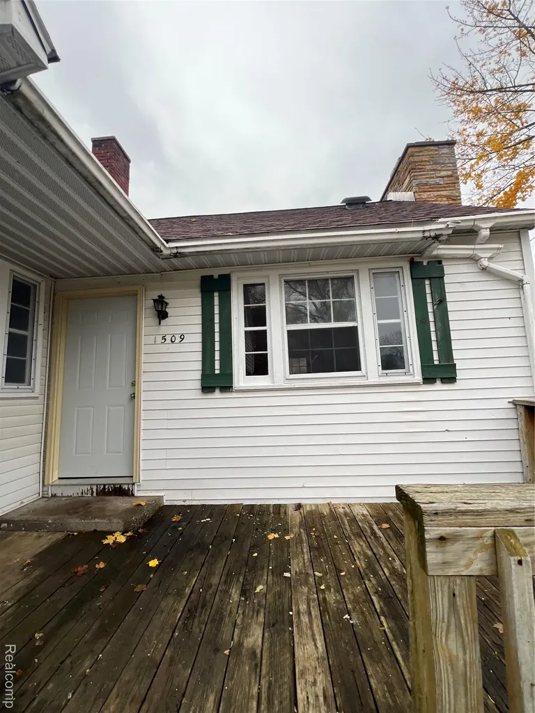 1509 Monroe Street Saginaw City MI 48602