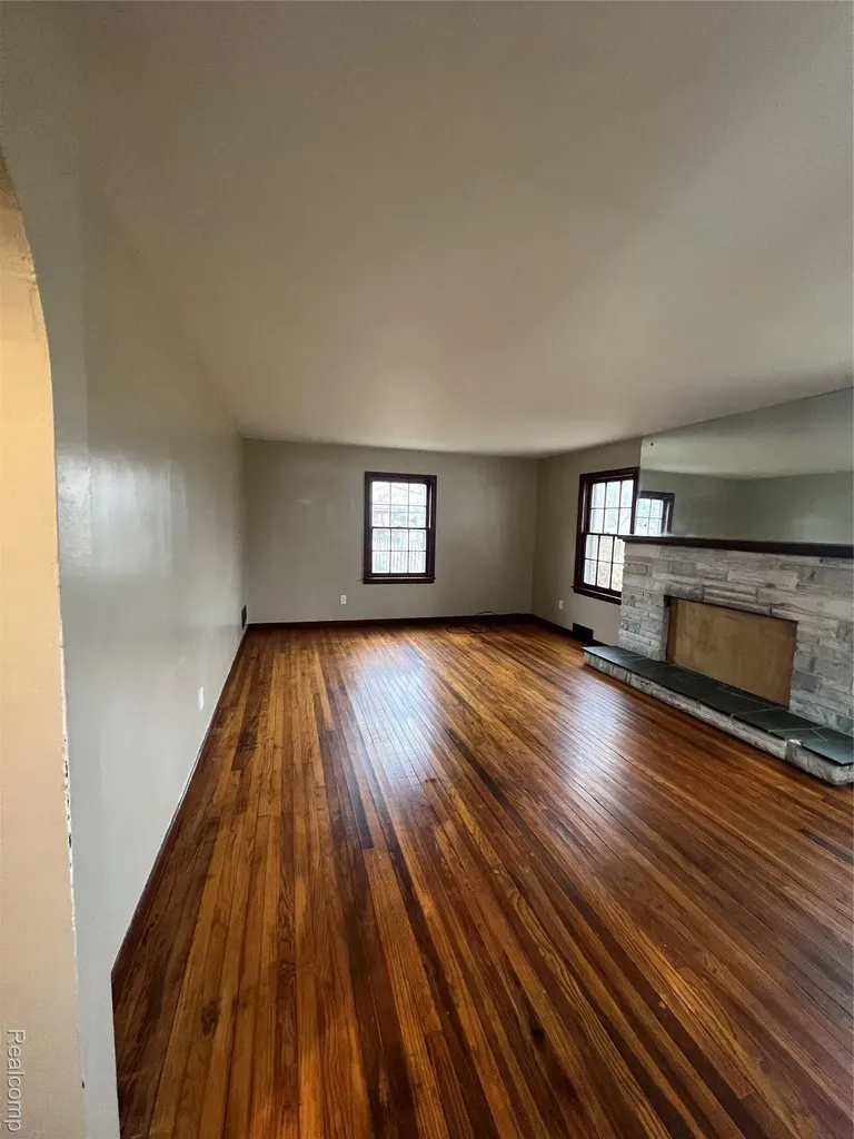 1509 Monroe Street Saginaw City MI 48602
