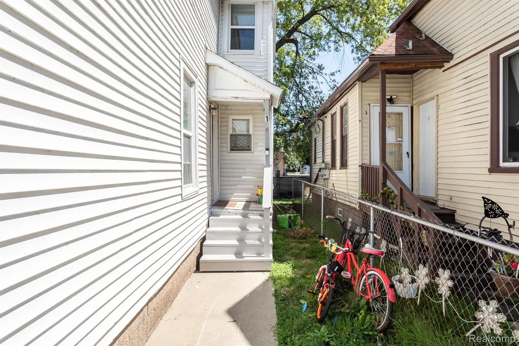 1012 8th Street Port Huron City MI 48060