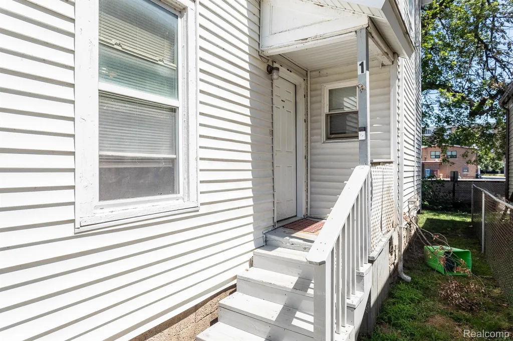 1012 8th Street Port Huron City MI 48060