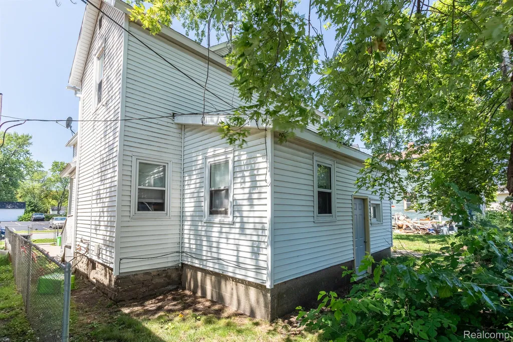 1012 8th Street Port Huron City MI 48060