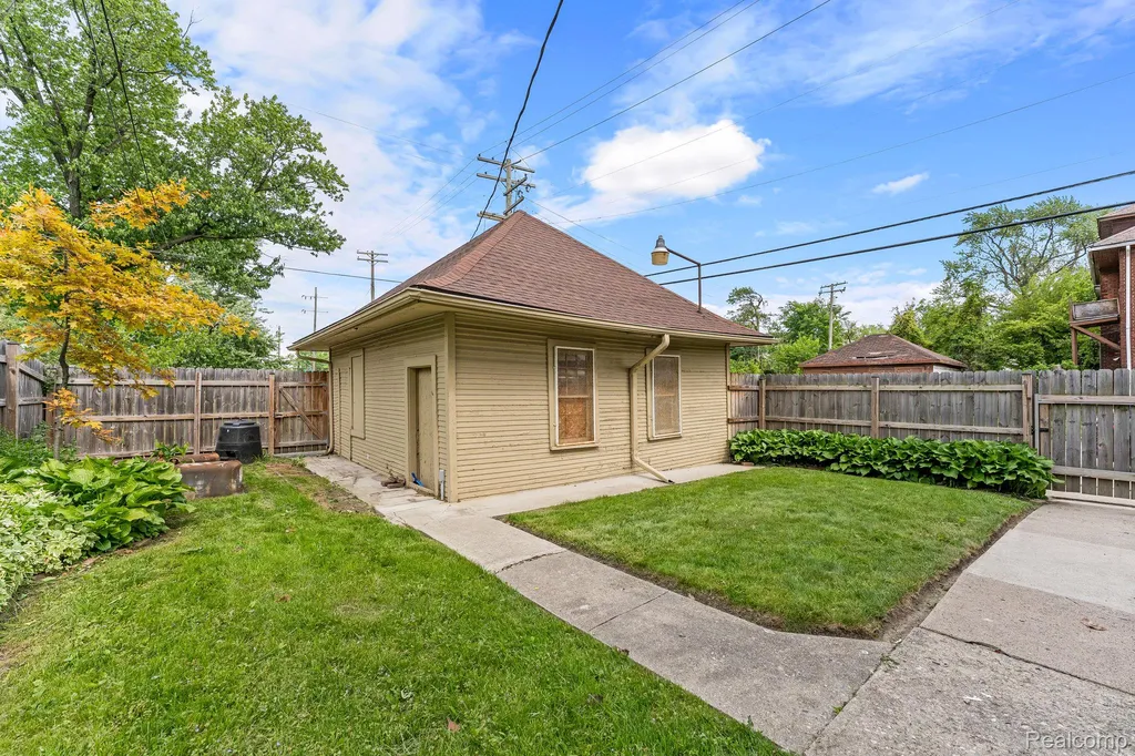 5302 Burns Street Detroit City MI 48213