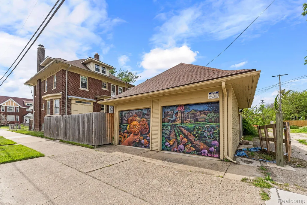 5302 Burns Street Detroit City MI 48213