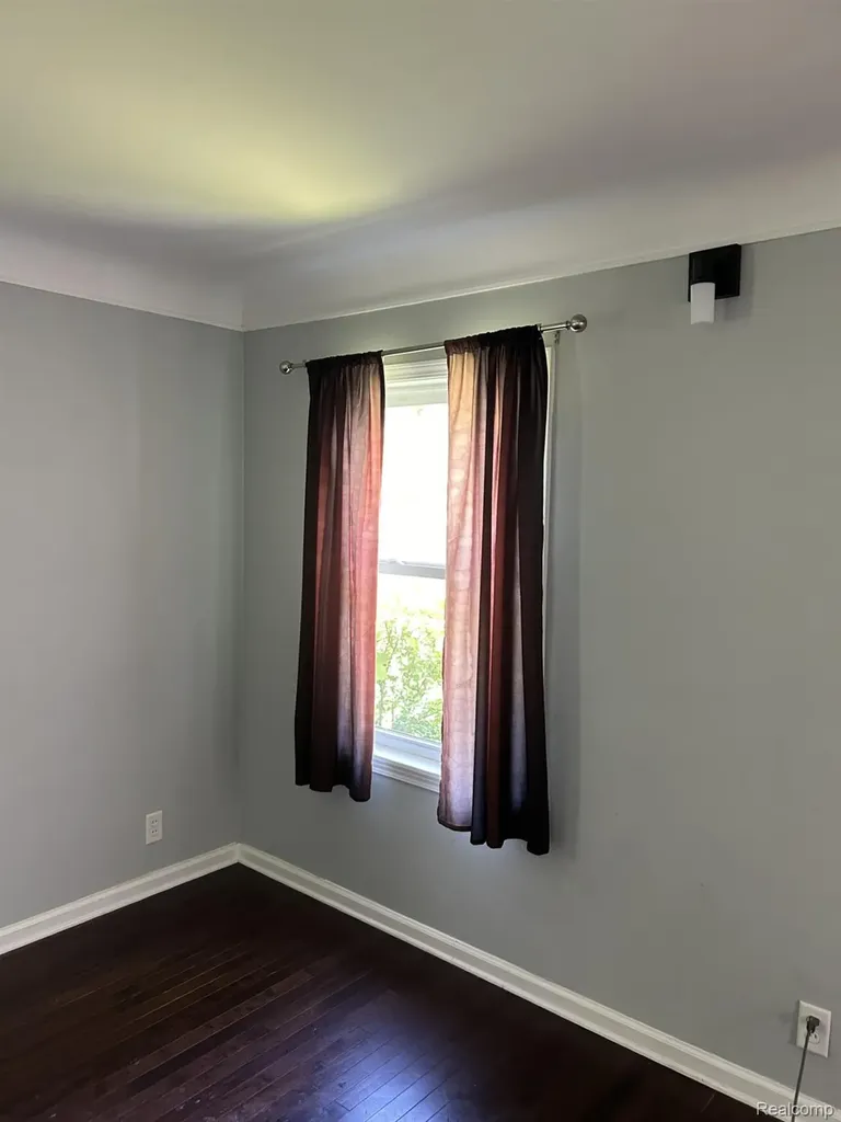 25587 Ivanhoe Redford Charter Township MI 48239